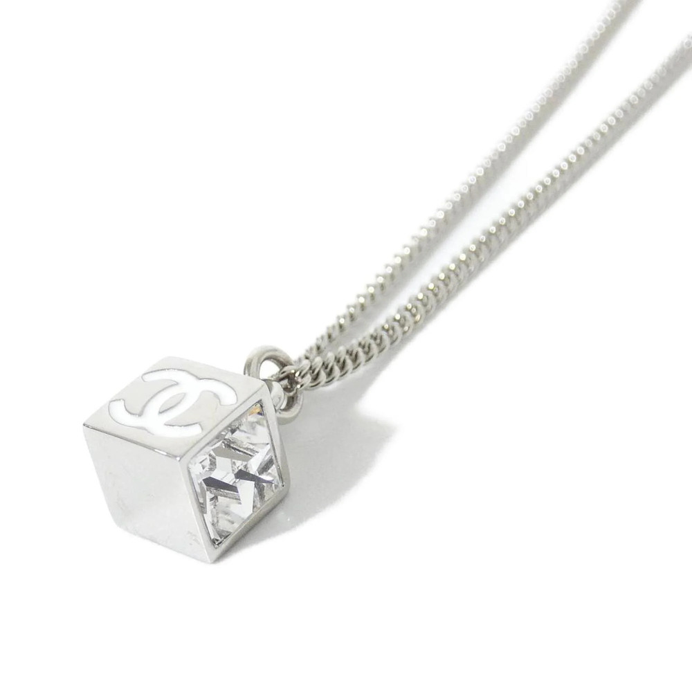 CHANEL White Necklace - Picture 3 of 5